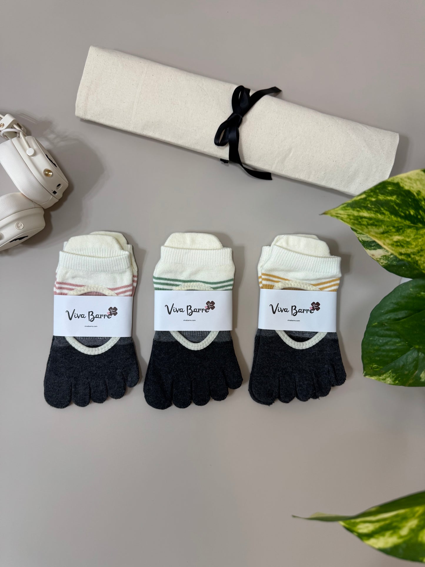 Viva Barre Contrast Open-Back Full-Toe Yoga Grip Socks, One Size (US 6-11)