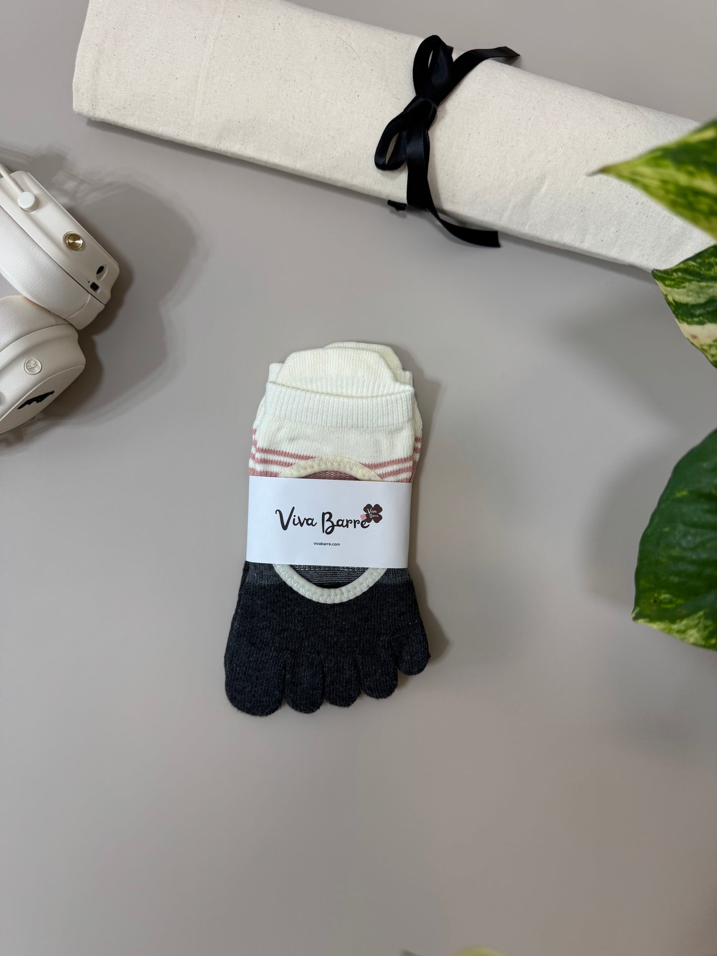 Viva Barre Contrast Open-Back Full-Toe Yoga Grip Socks, One Size (US 6-11)