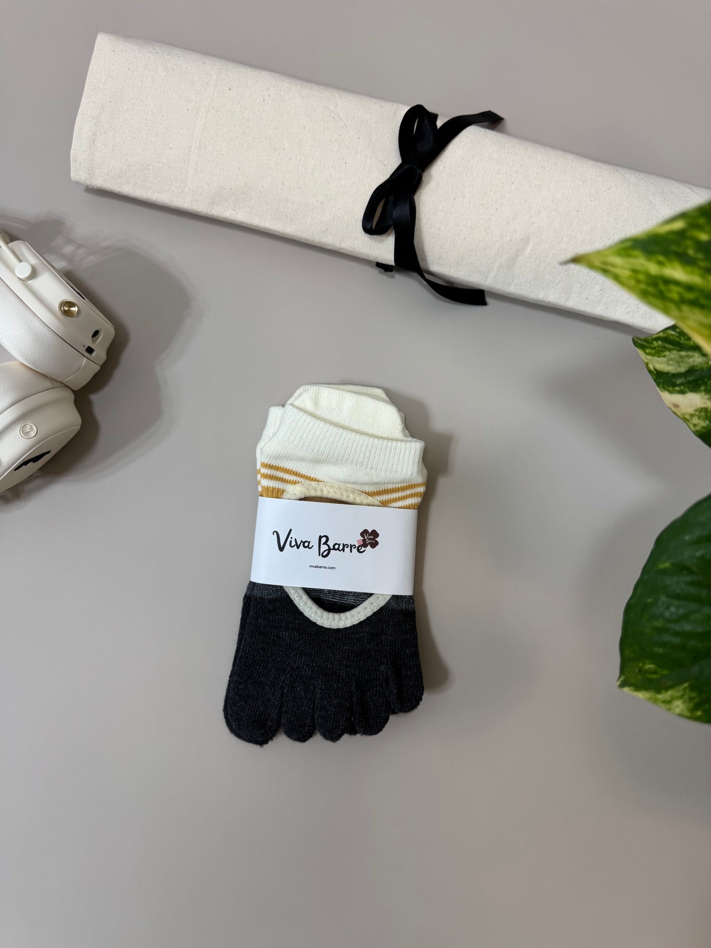 Viva Barre Contrast Open-Back Full-Toe Yoga Grip Socks, One Size (US 6-11)