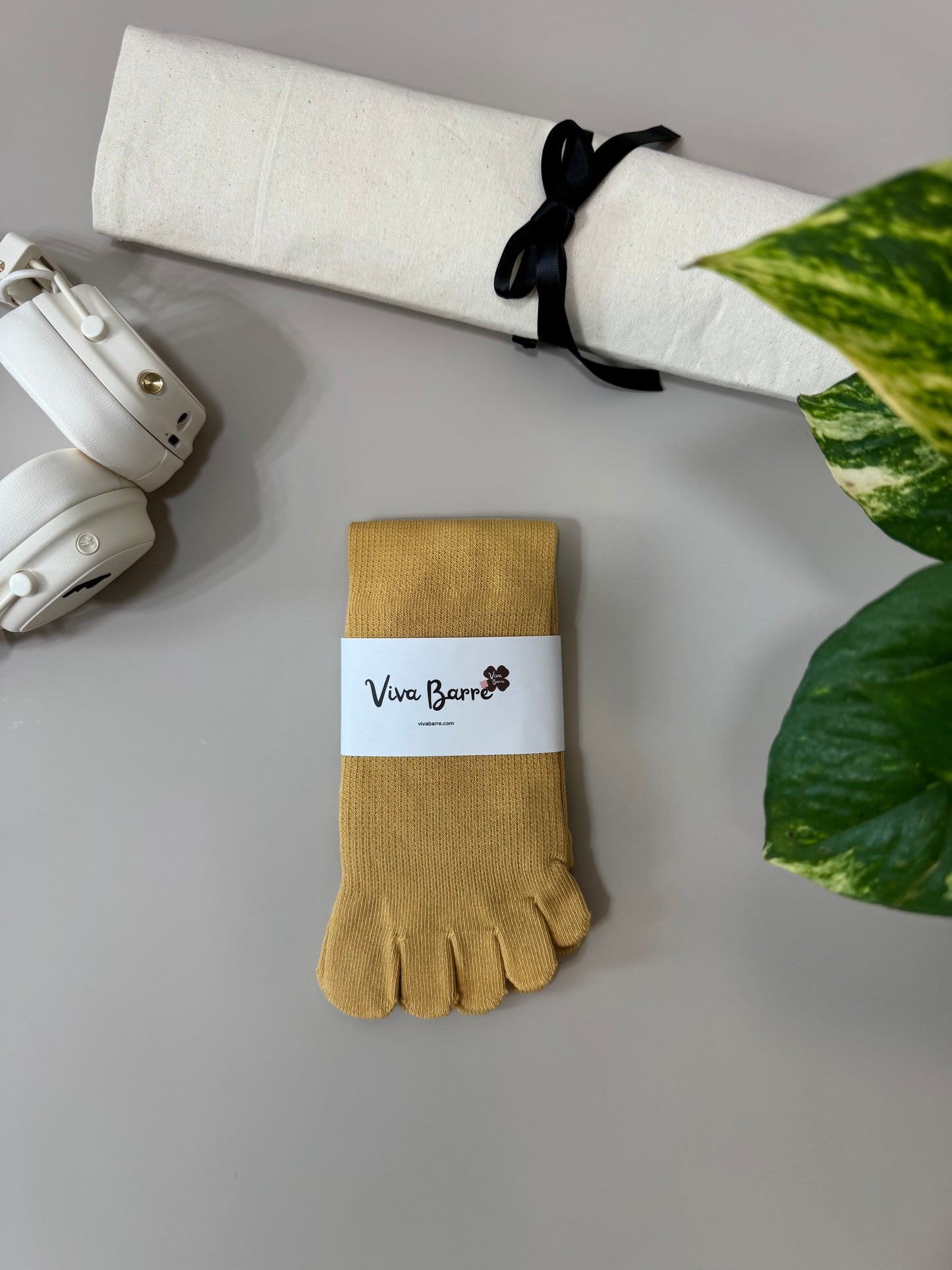 Viva Barre Split-Toe Mid-Calf Yoga Grip Socks, One Size (US 6-11)
