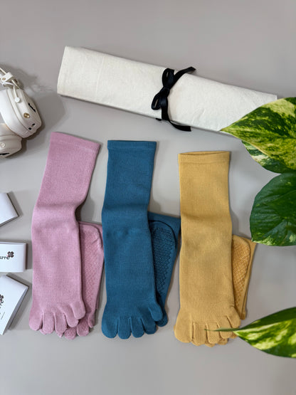 Viva Barre Split-Toe Mid-Calf Yoga Grip Socks, One Size (US 6-11)
