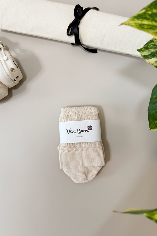 Viva Barre Slouchy Split-Toe Grip Socks - Off-White, One Size (US 6-11)