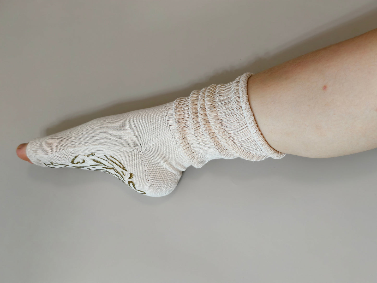 Viva Slouchy Split-Toe Grip Socks