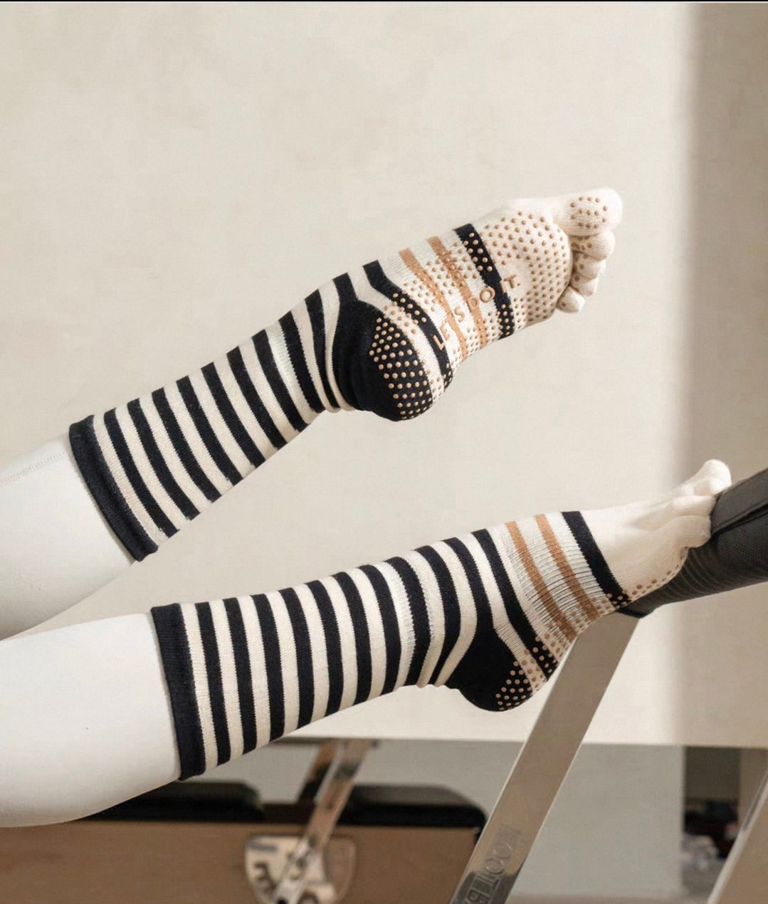 Viva Horizontal Stripe Full-Toe Grip Socks